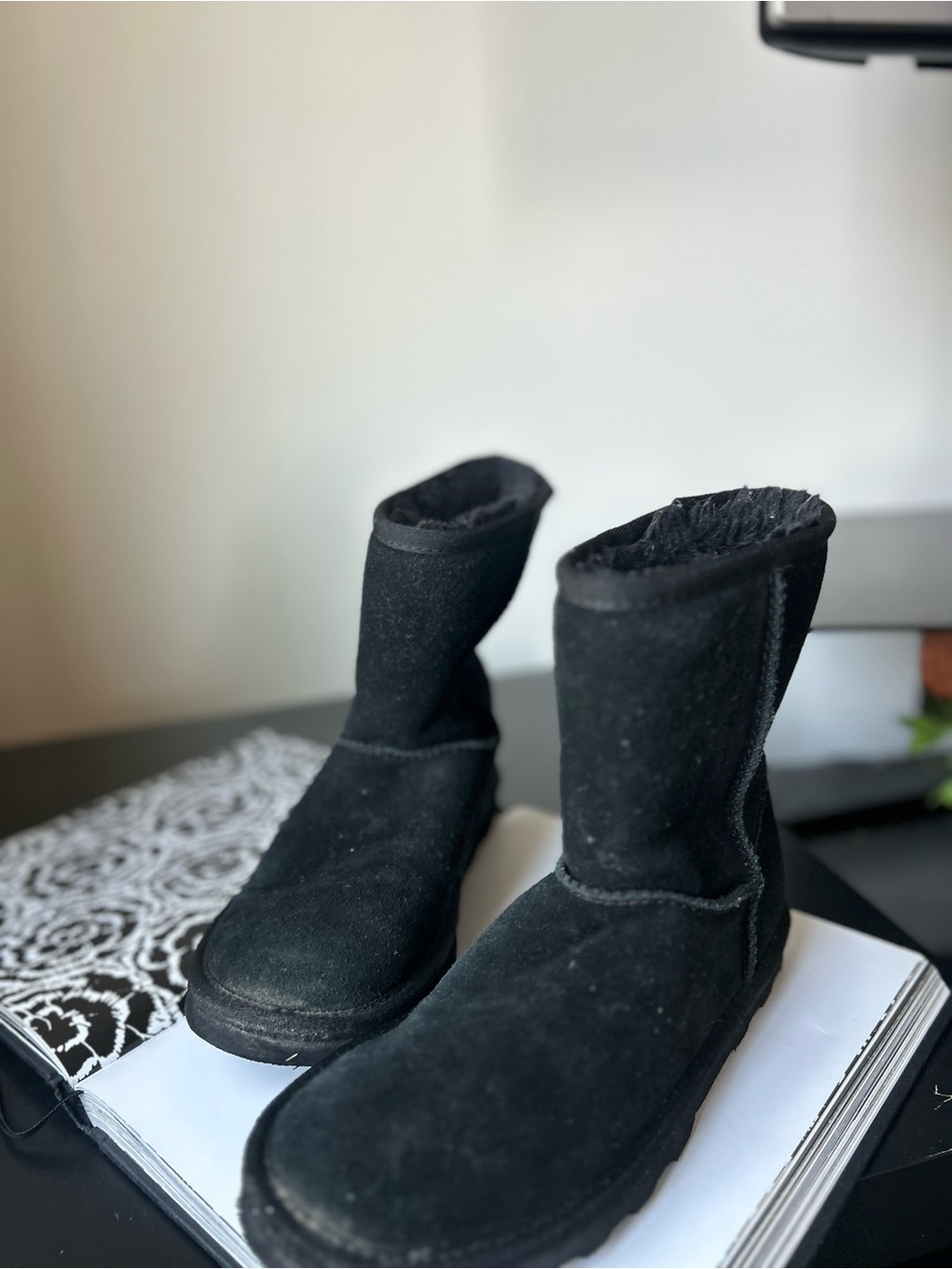 Black Women's fuzzy pluffy Suede Winter Boots Time and tru 7 Classic Black Boots